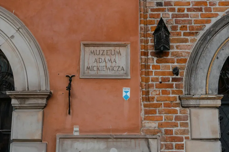 The Names That Echo Through Time: Decoding the Hidden Histories Within Edinburgh's Ancient Close Nomenclature