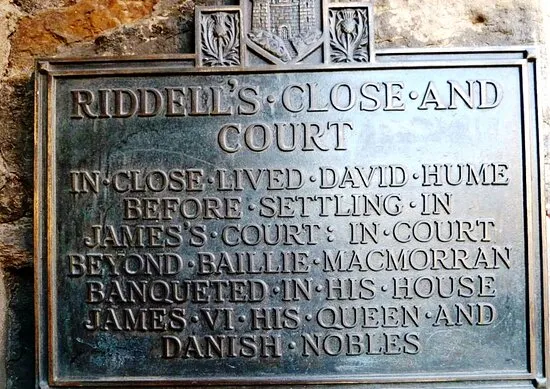 Riddle's Court